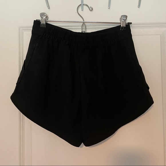 H&M Black shorts. With zipper and waist tie. - Picture 2 of 2
